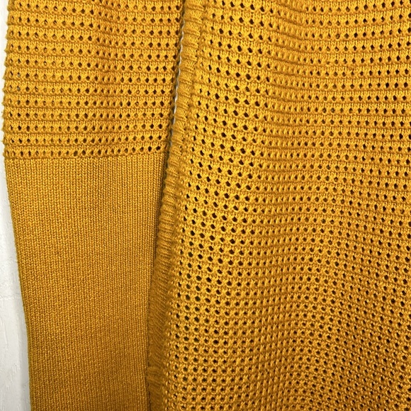 Size Large Sweater - Picture 3 of 5
